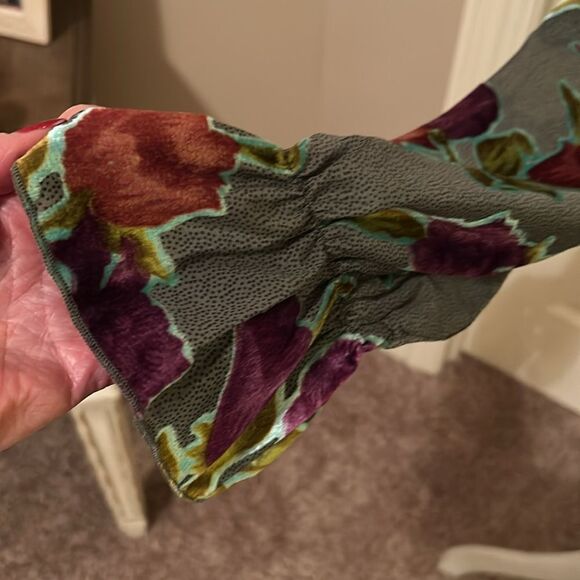 EUC Saylor Velvet Floral Blouse (size Large) - Picture 7 of 9